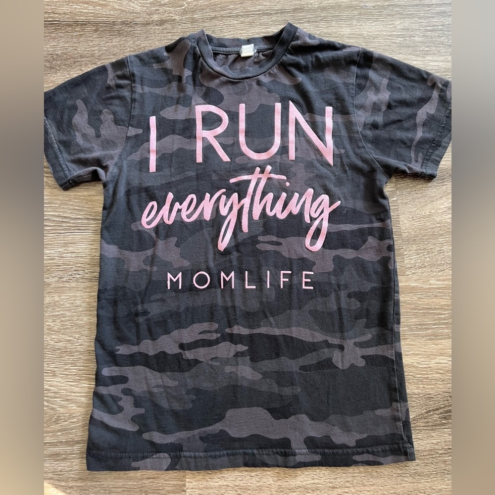 “I Run Everything. Momlife” Tshirt